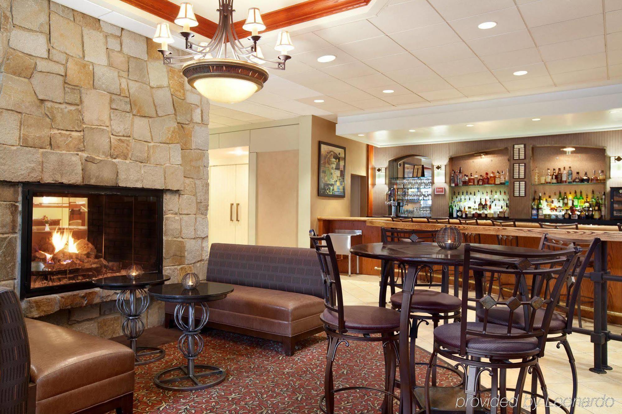 Doubletree By Hilton Hotel Boston - Bedford Glen Екстериор снимка