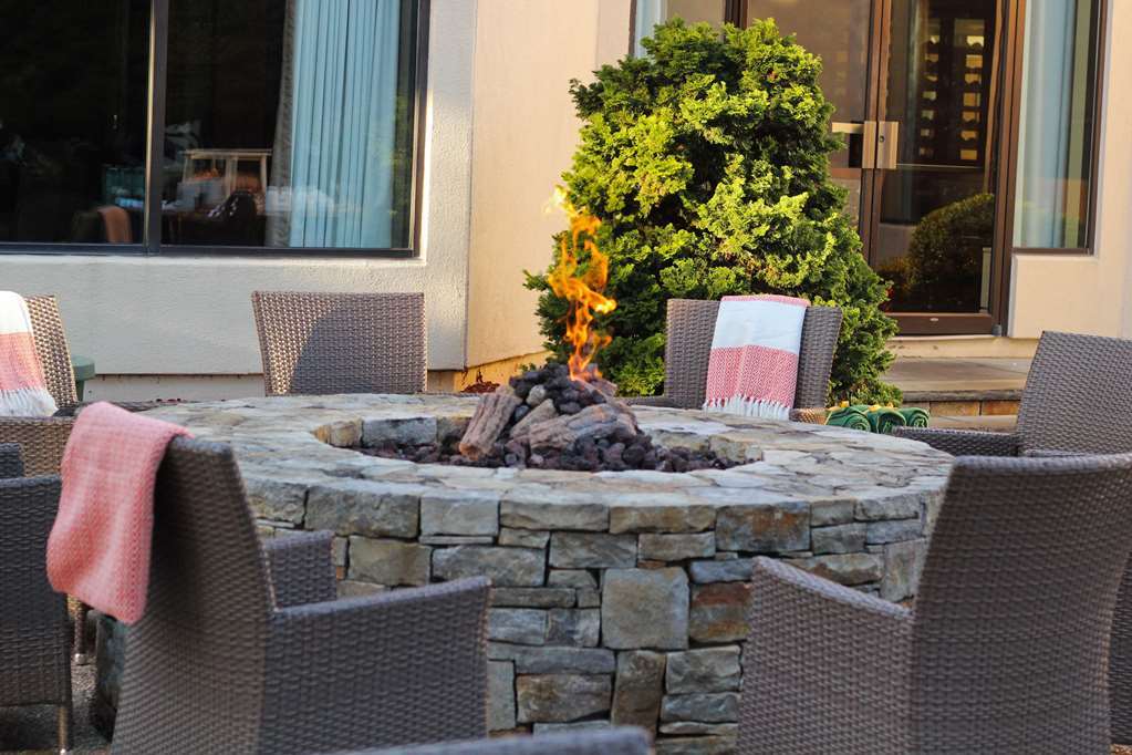Doubletree By Hilton Hotel Boston - Bedford Glen Екстериор снимка
