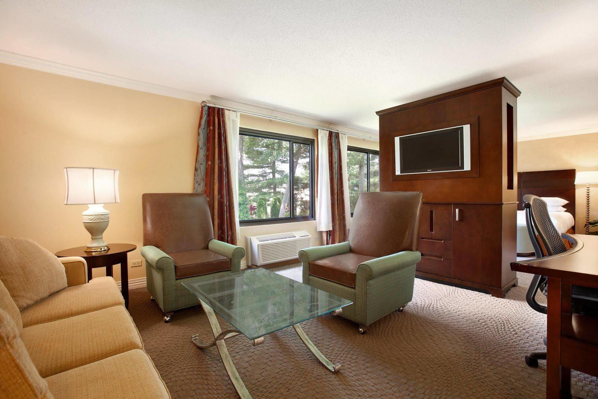 Doubletree By Hilton Hotel Boston - Bedford Glen Екстериор снимка