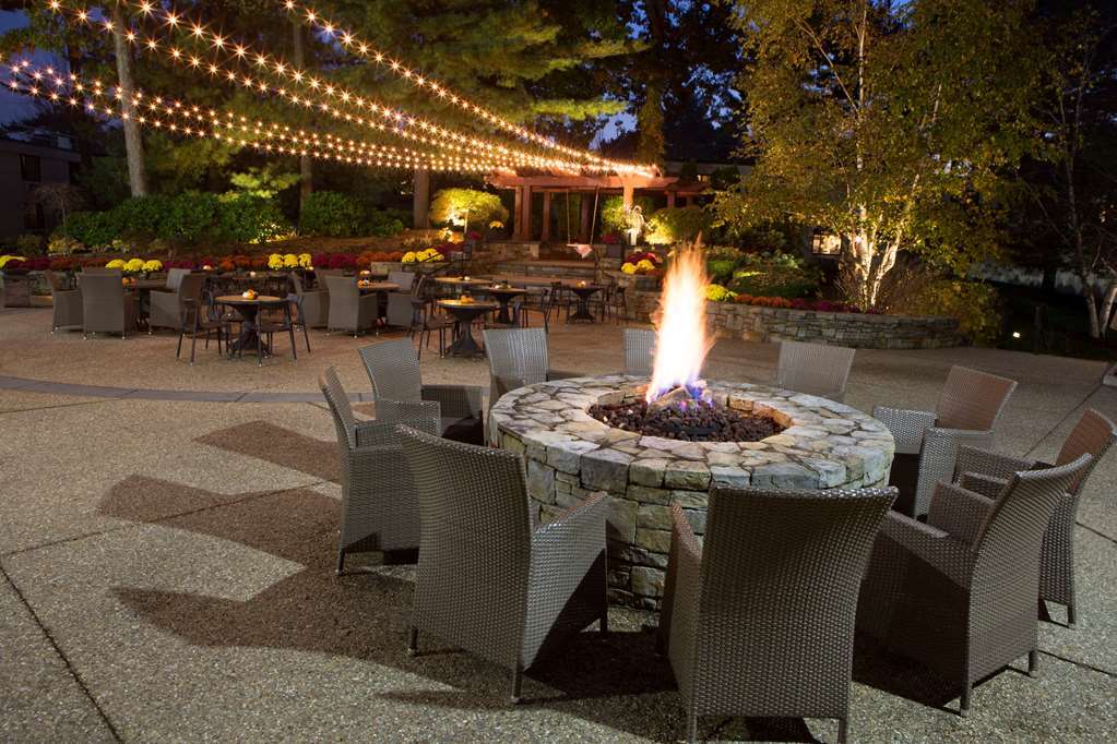 Doubletree By Hilton Hotel Boston - Bedford Glen Екстериор снимка