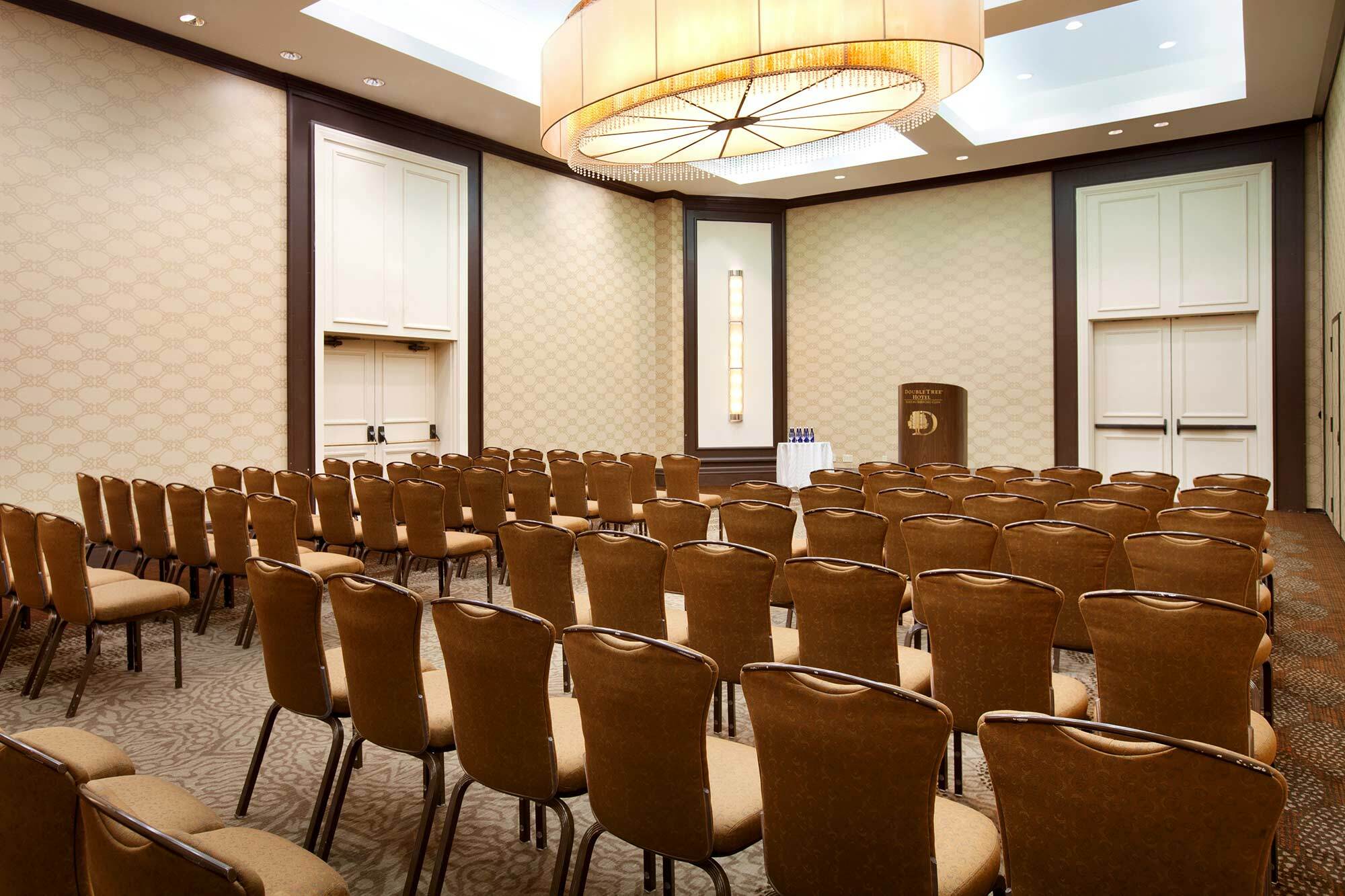 Doubletree By Hilton Hotel Boston - Bedford Glen Екстериор снимка